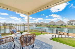 Contemporary Katy Home with Kayak and Lake Access